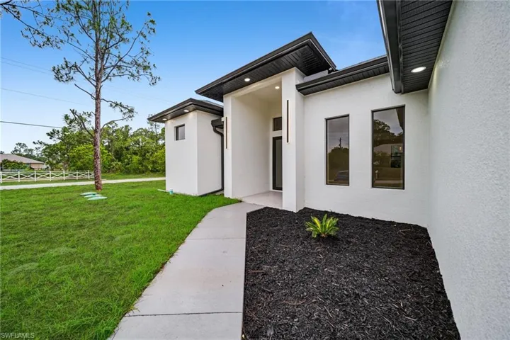1901  Cedar N AVE, Lehigh Acres, FL 33971