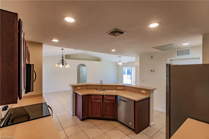4124 Ne 22nd Pl, Cape Coral Fl 33909