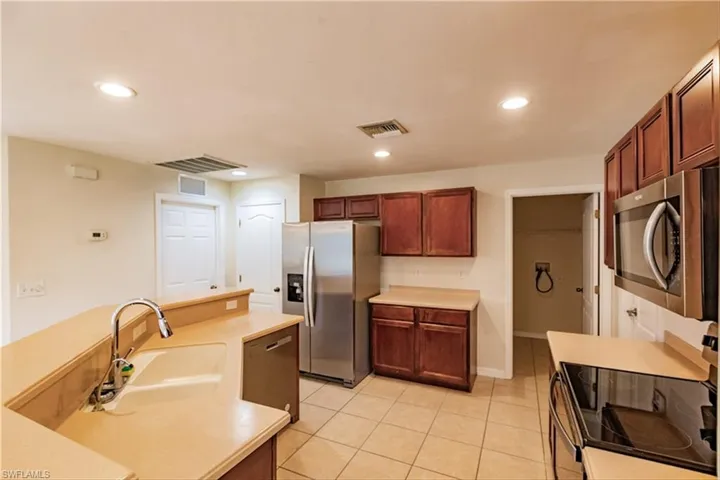 4124 Ne 22nd Pl, Cape Coral Fl 33909
