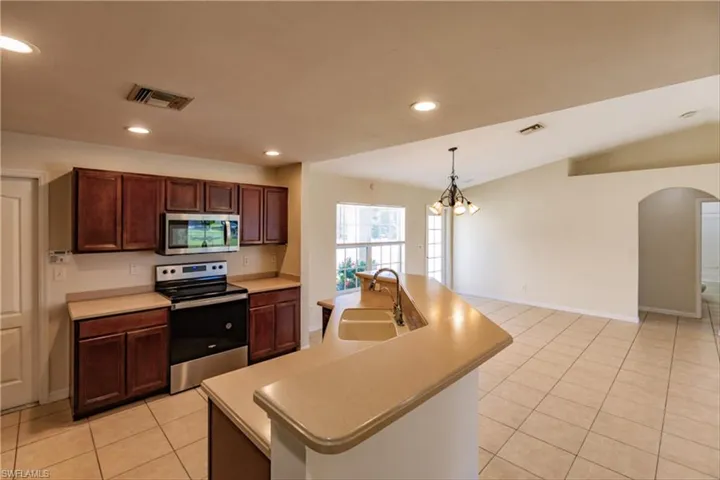 4124 Ne 22nd Pl, Cape Coral Fl 33909