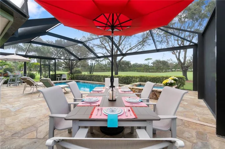 Nothing beats poolside dining!