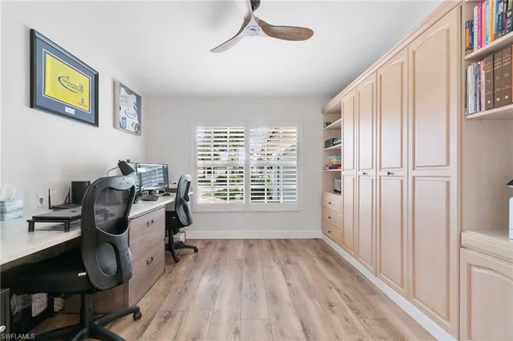 Built in Queen size Murphy bed for overflow guests
