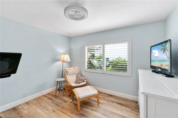 Multi purpose room with closet