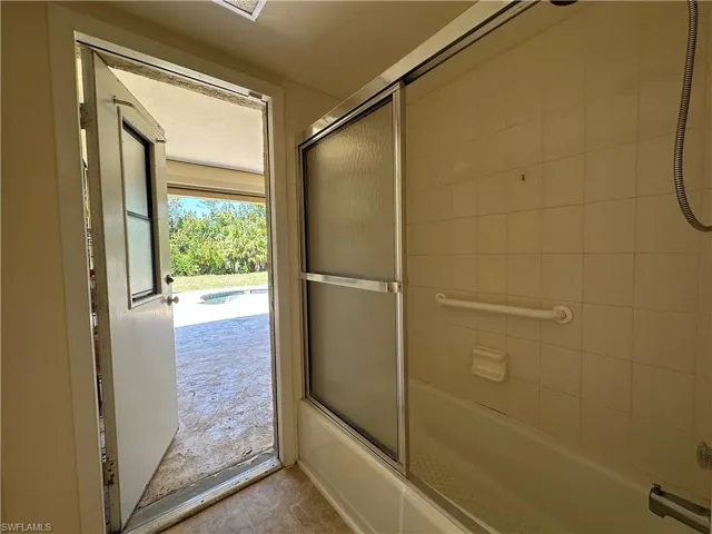 Full Guest/Pool Bathroom Featuring Enclosed Tub / Shower Combo