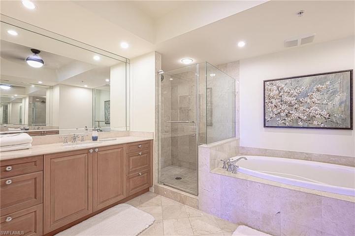 Large, well appointed masterbath