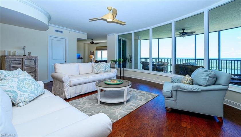 Spacious living room