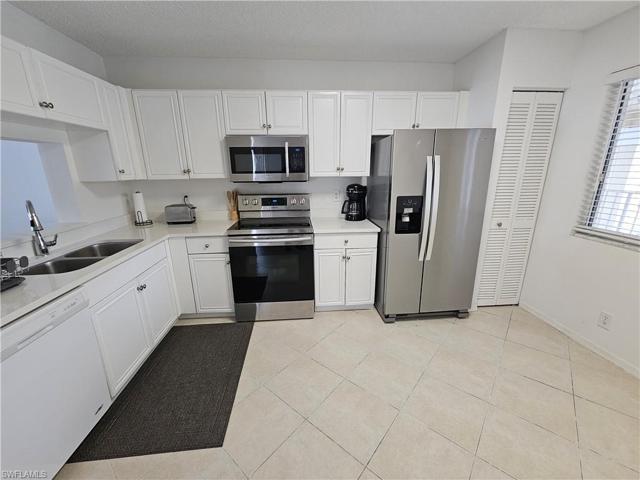 7766 Emerald CIR # 201, NAPLES FL 34109