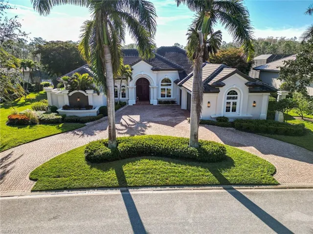 View of front of home featuring a front yard