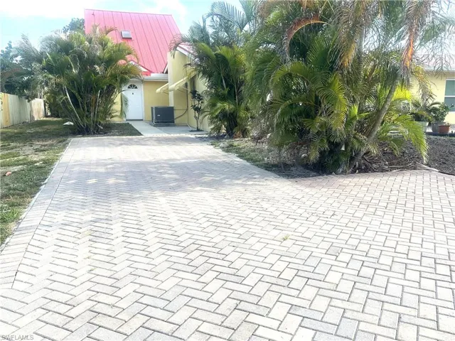 530  100th N AVE, Naples, FL 34108