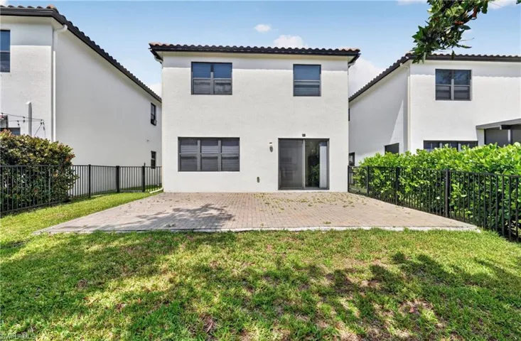 8951 Madrid Cir, Naples, Florida 34104