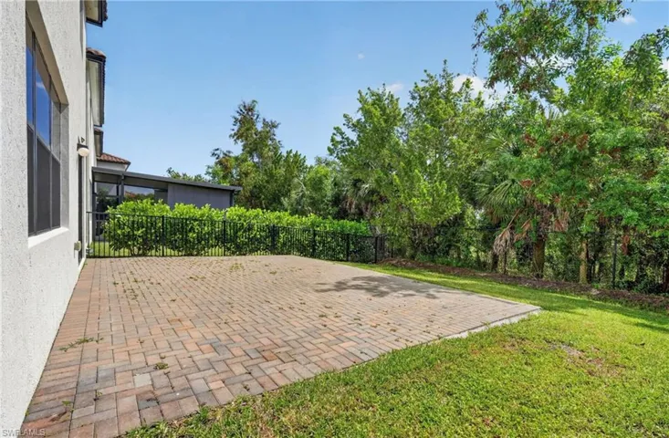 8951 Madrid Cir, Naples, Florida 34104