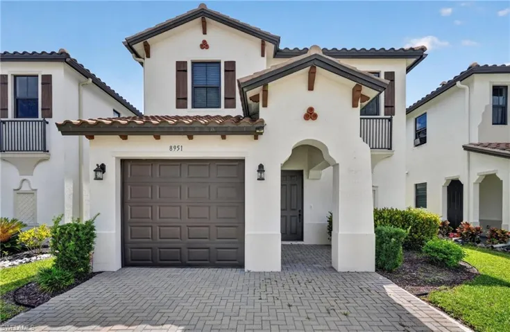 8951 Madrid Cir, Naples, Florida 34104