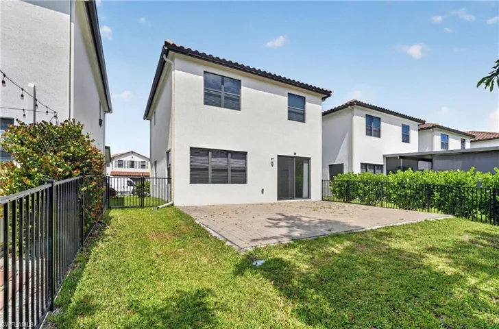 8951 Madrid Cir, Naples, Florida 34104