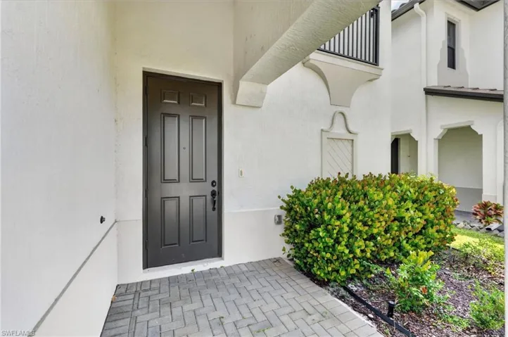 8951 Madrid Cir, Naples, Florida 34104