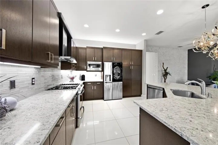 Kitchen featuring a sink, visible vents, backsplash, and appliances with stainless steel finishes