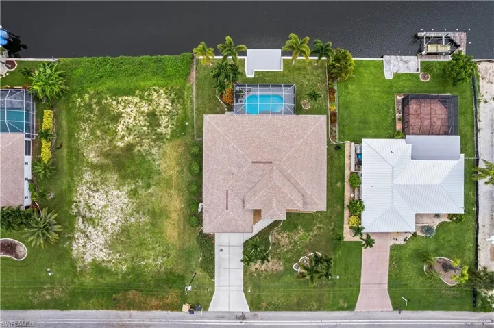 Birds eye view of property