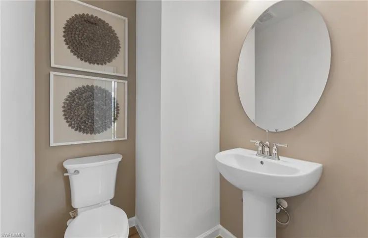 Interior photos are of a staged model home. Illustration purposes only. Options may vary.
