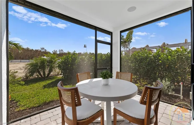 Interior photos are of a staged model home. Illustration purposes only. Options may vary.