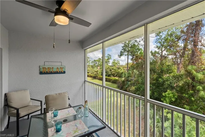 Sunroom / solarium with ceiling fan