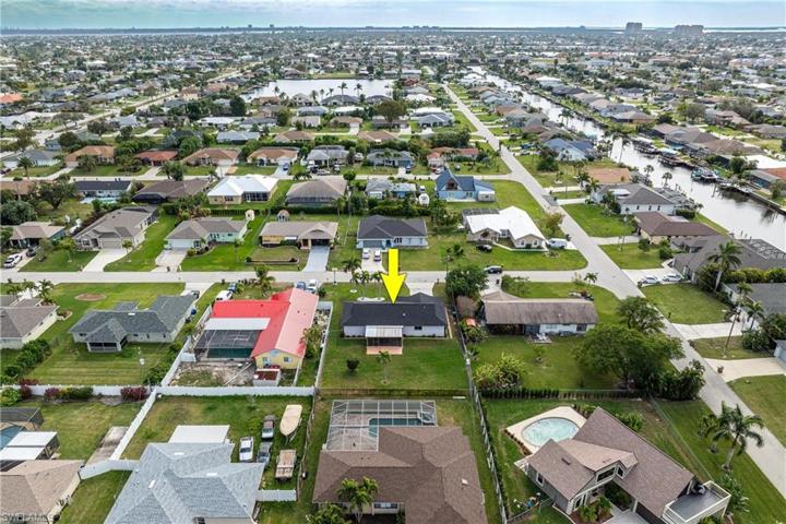 Close proximity to Marina Village at Tarpon Point Marina where you will find several waterfront dining options along with outdoor shopping, ice cream, an art gallery, and of course The Westin Hotel.