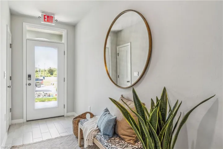 MODEL PHOTO