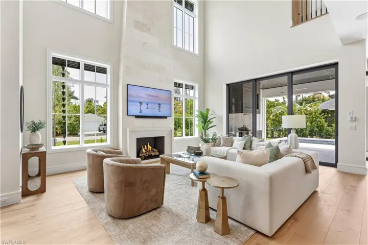 1079 Diana Ave, Naples, Florida 34103