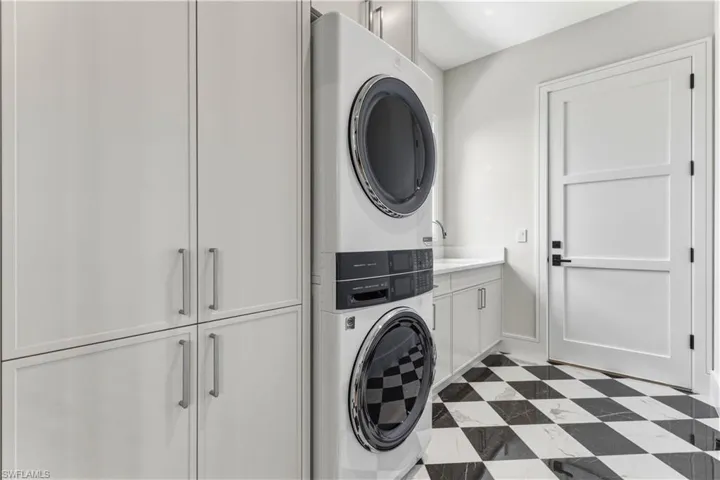 1079 Diana Ave, Naples, Florida 34103