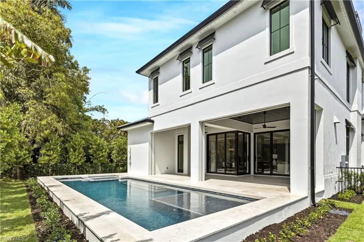 1079 Diana Ave, Naples, Florida 34103