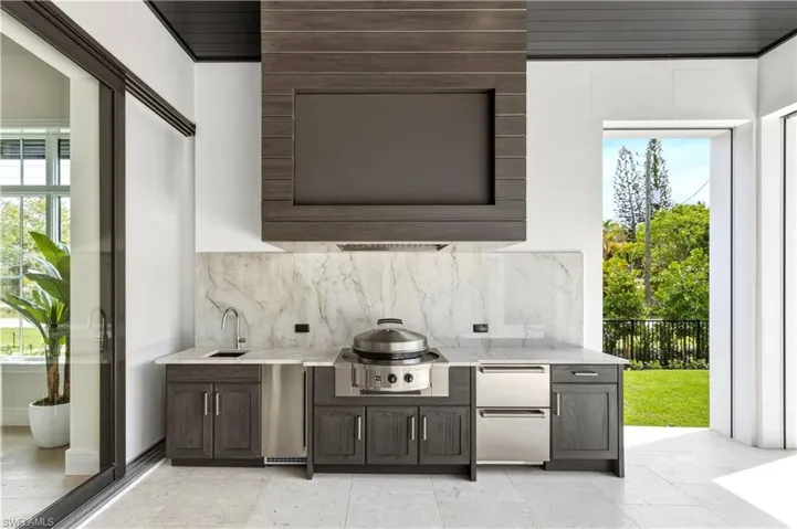 1079 Diana Ave, Naples, Florida 34103