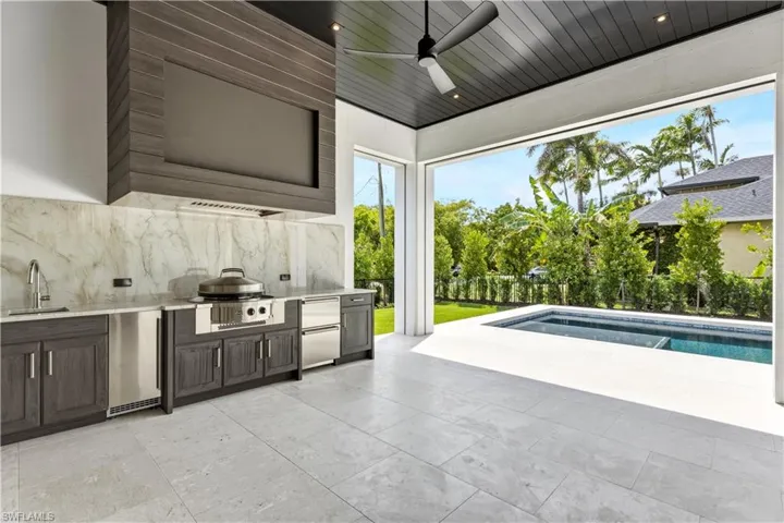 1079 Diana Ave, Naples, Florida 34103