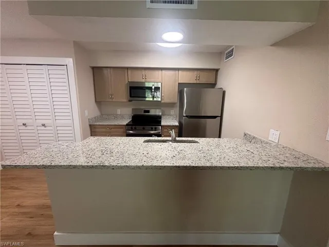 5305  Summerlin  RD, Fort Myers, FL 33919