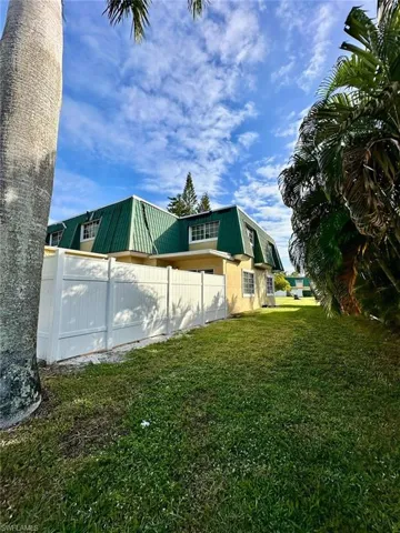 5826 Whiting Ct, Fort Myers, Florida 33919