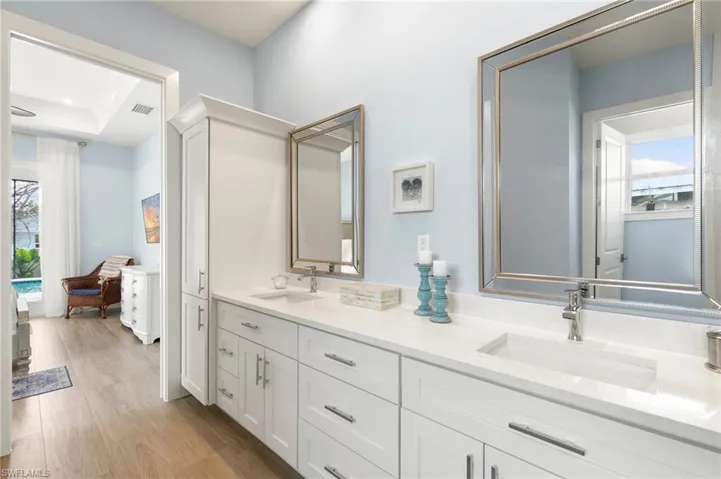 Primary bath with dual sinks and white quartz counters