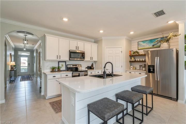 Breakfast bar with kitchen sink