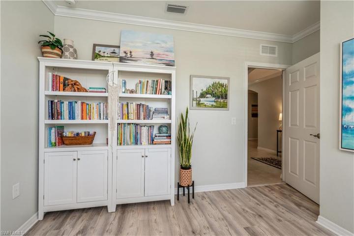 Den/bedroom