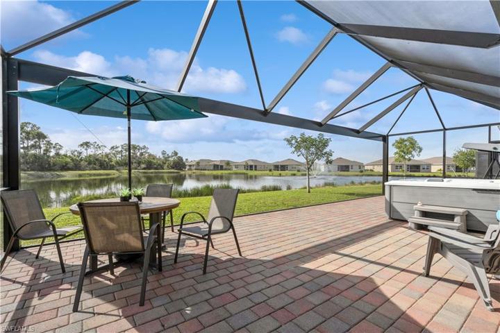 Picture frame screen with extended lanai