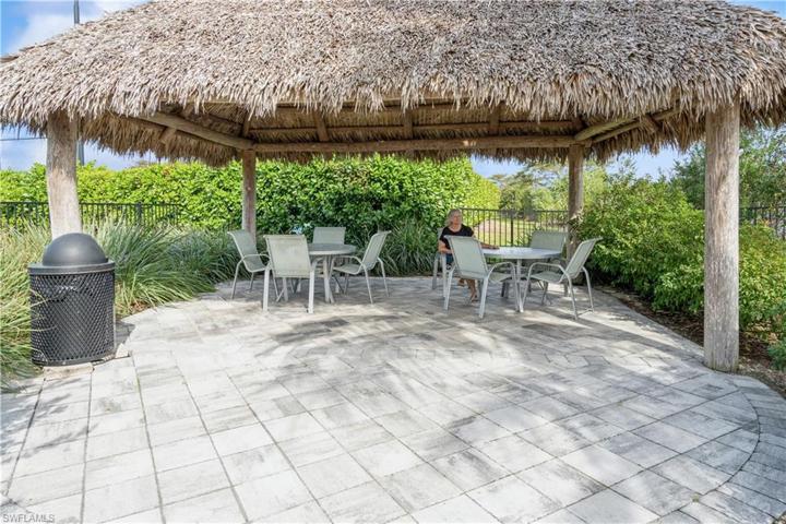Tiki hut for entertaining