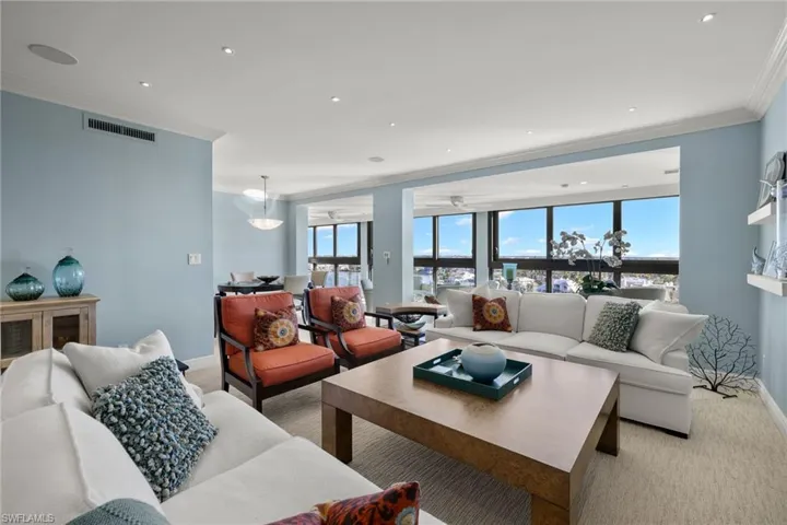 Living area featuring crown molding and recessed lighting