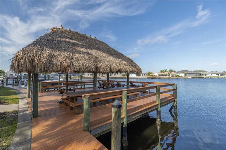 Community Tiki Hut