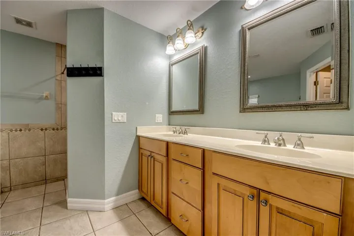 2511 Nw 29th Ter, Cape Coral, Florida 33993