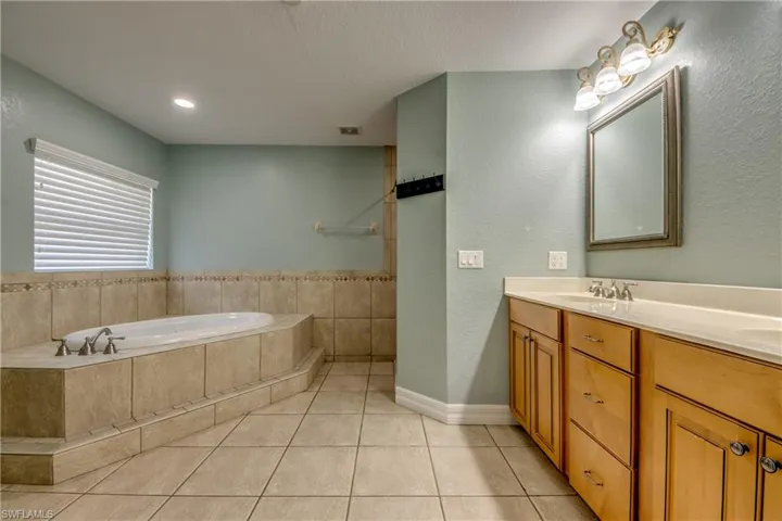 2511 Nw 29th Ter, Cape Coral, Florida 33993
