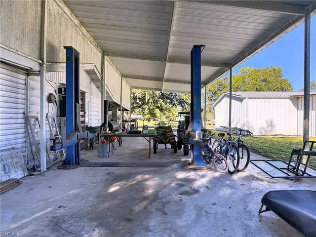 Pole barn/garage - 4419 Loblolly Bay Road, LaBelle, FL 33935