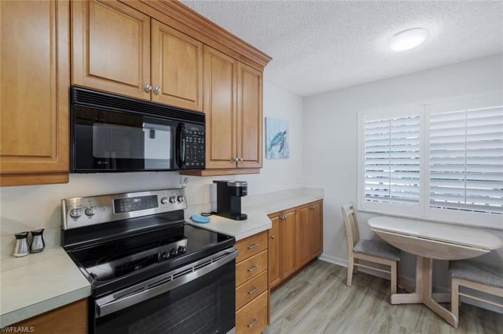 COOKING/DINING SPACE