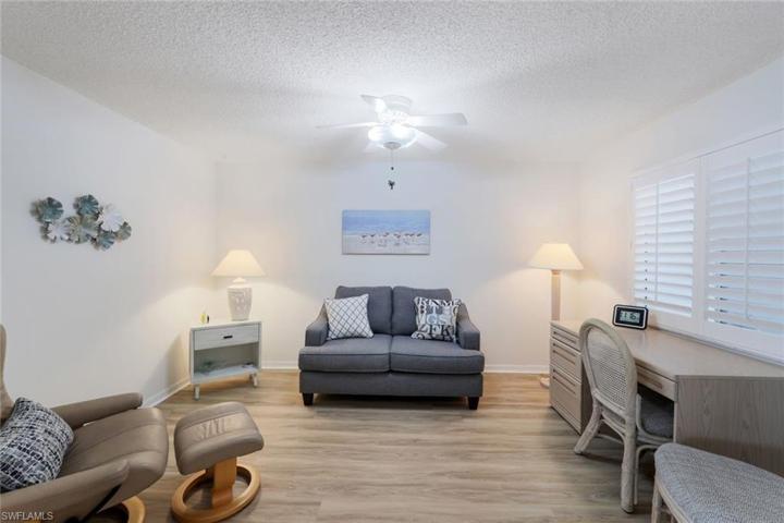 LARGE DEN/OFFICE