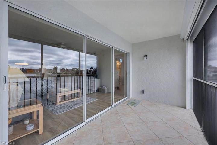BEAUTIFUL GLASS WINDOWS
