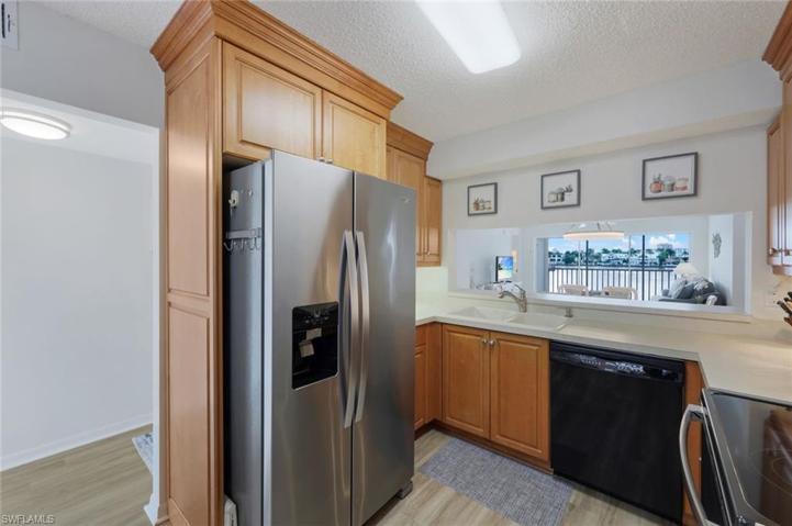 GREAT KITCHEN AREA