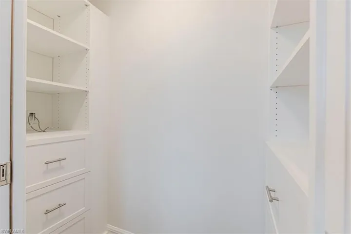 Guest Bedroom 2 Closet