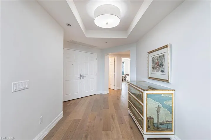 Foyer into the home