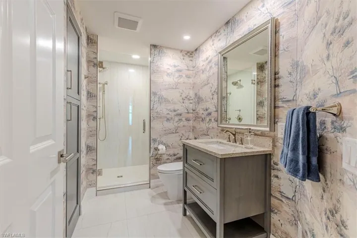 Full guest bathroom