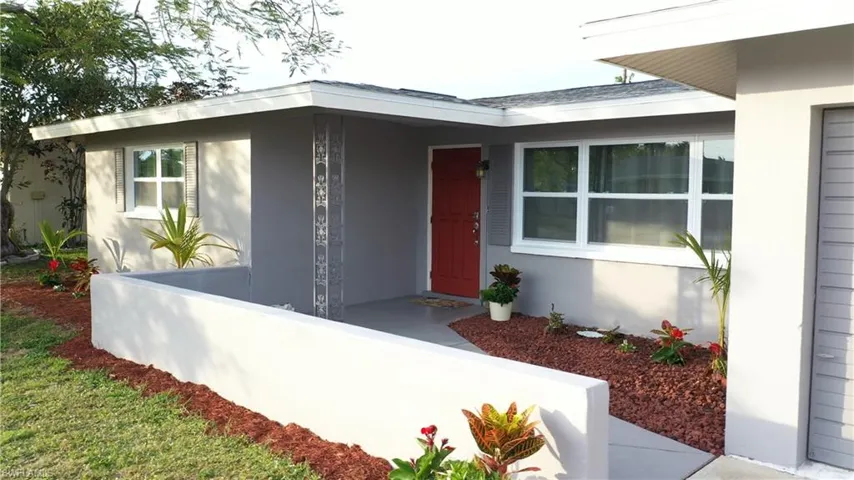811 Entrada DR N, FORT MYERS FL 33919